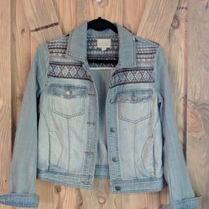 Hinge brand new embroidered jean jacket boho
